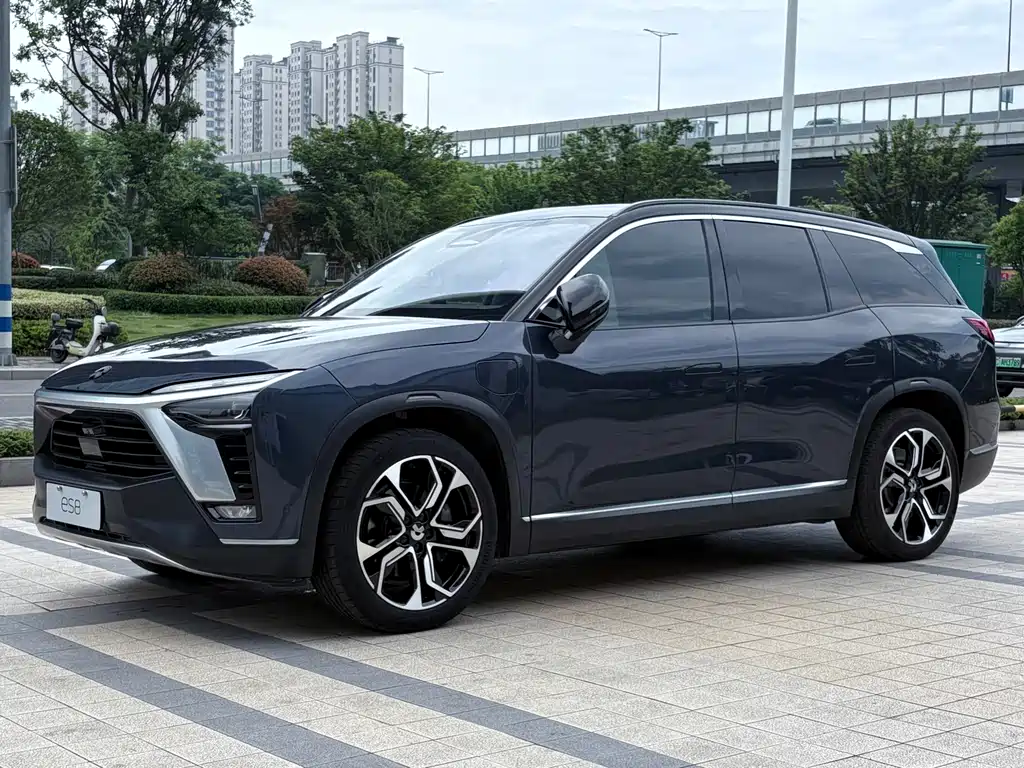NIO ES8 2021