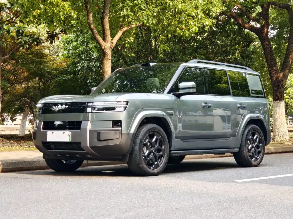 Fang Cheng Bao 钛7 2025