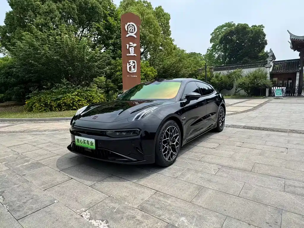 Zeekr 001 2025