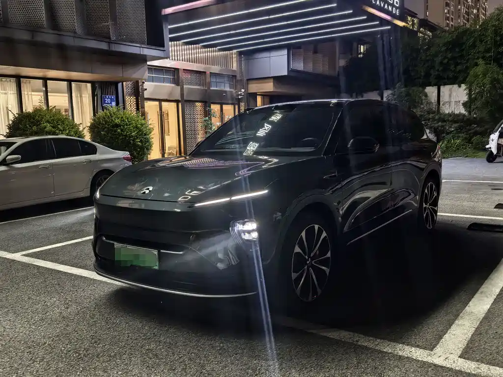 NIO ES8 2023