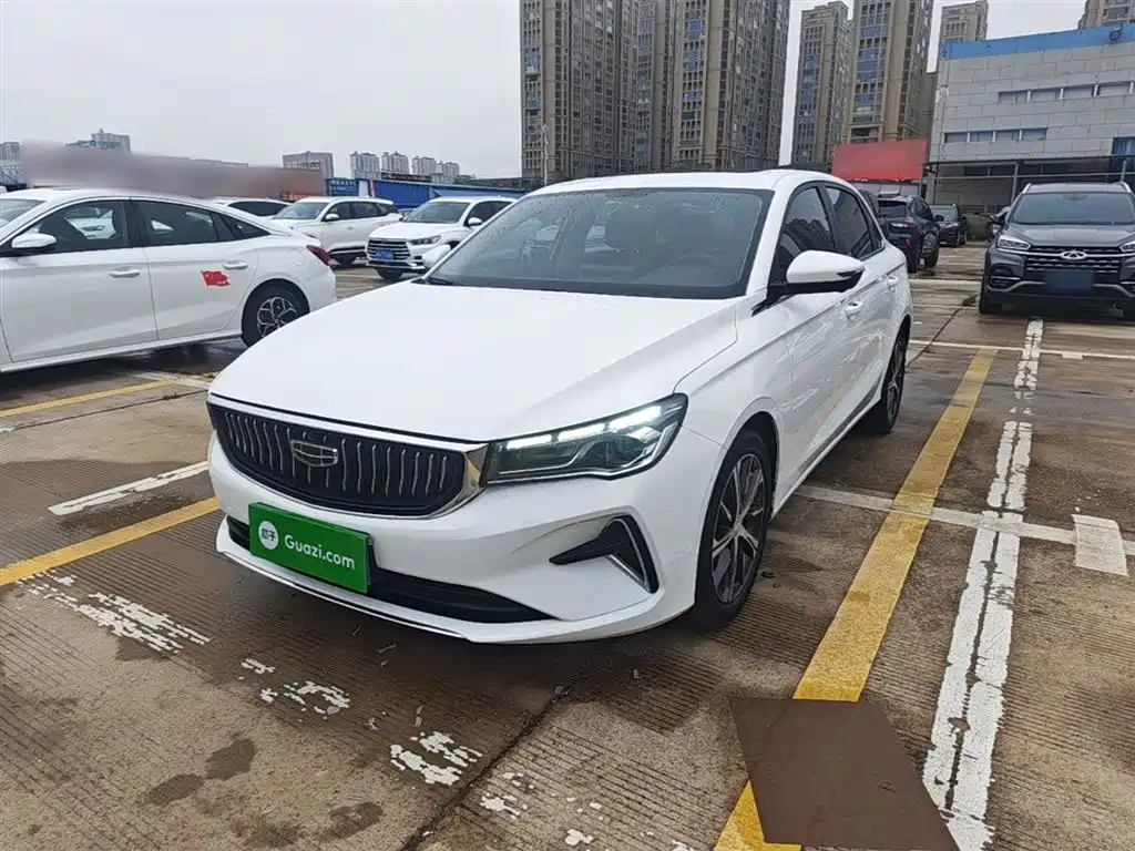 Geely Emgrand 2022