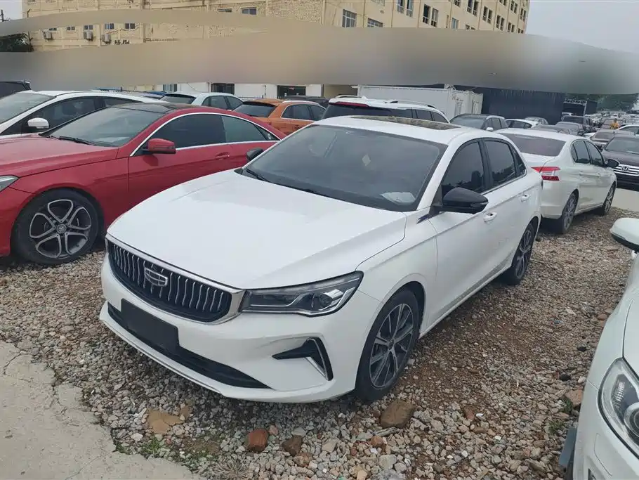 Geely Emgrand 2022