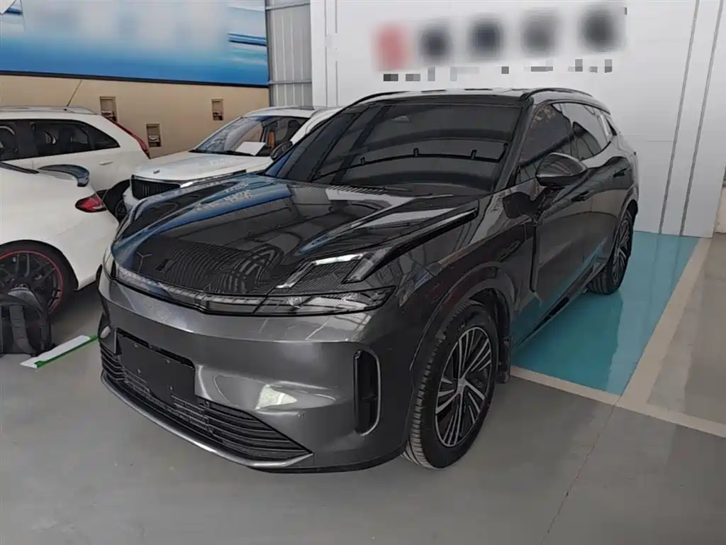 Lynk & Co 08 EM-P 2025