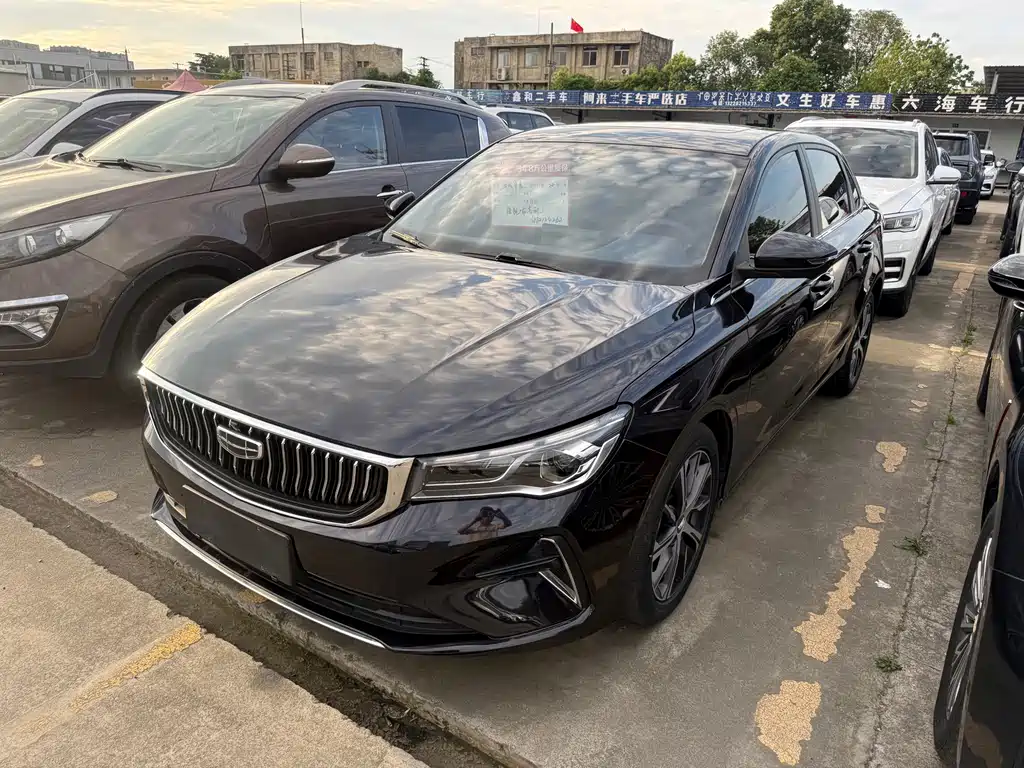Geely Emgrand 2022