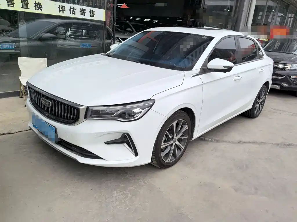 Geely Emgrand 2022