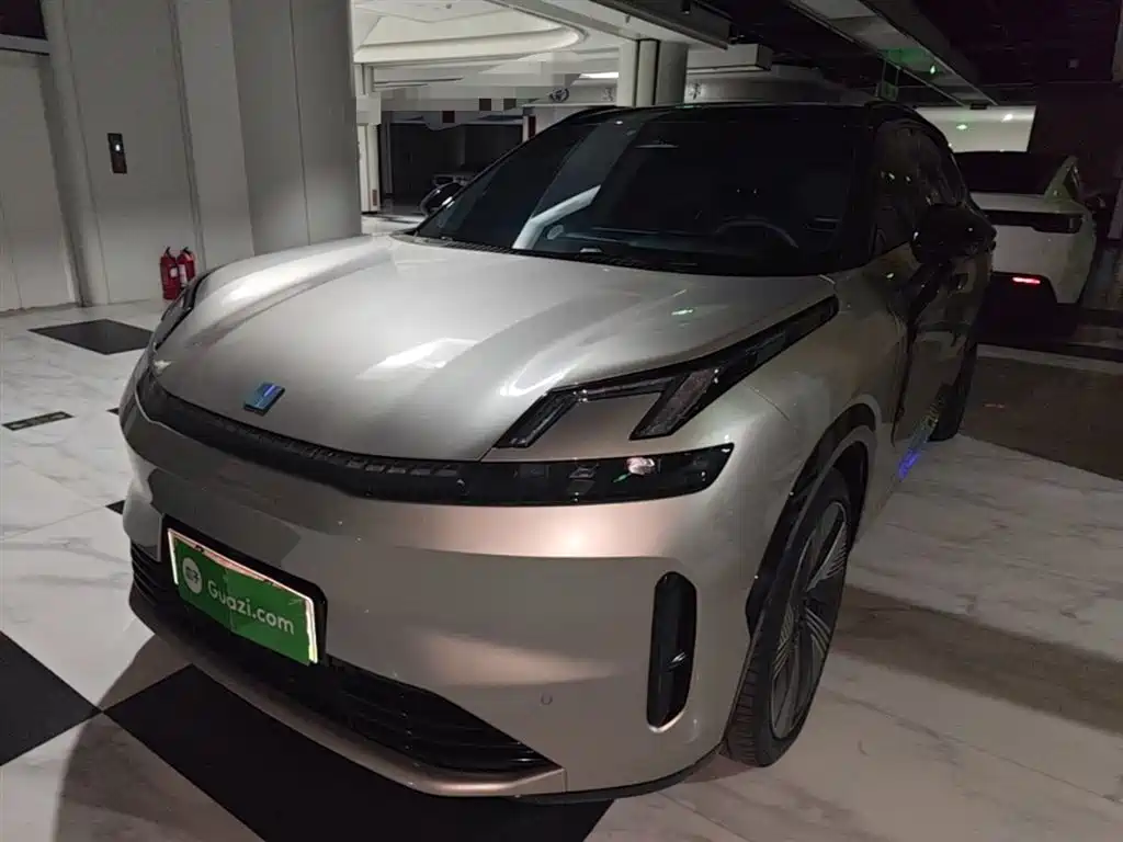 Lynk & Co 08 EM-P 2025