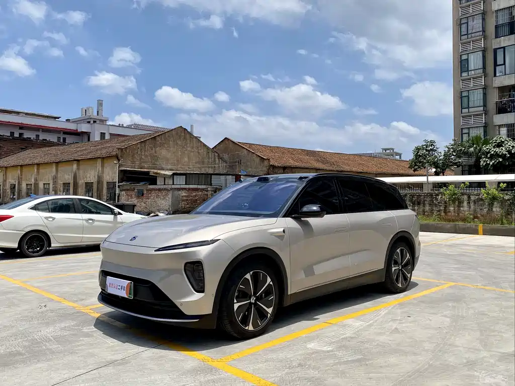 NIO ES8 2023