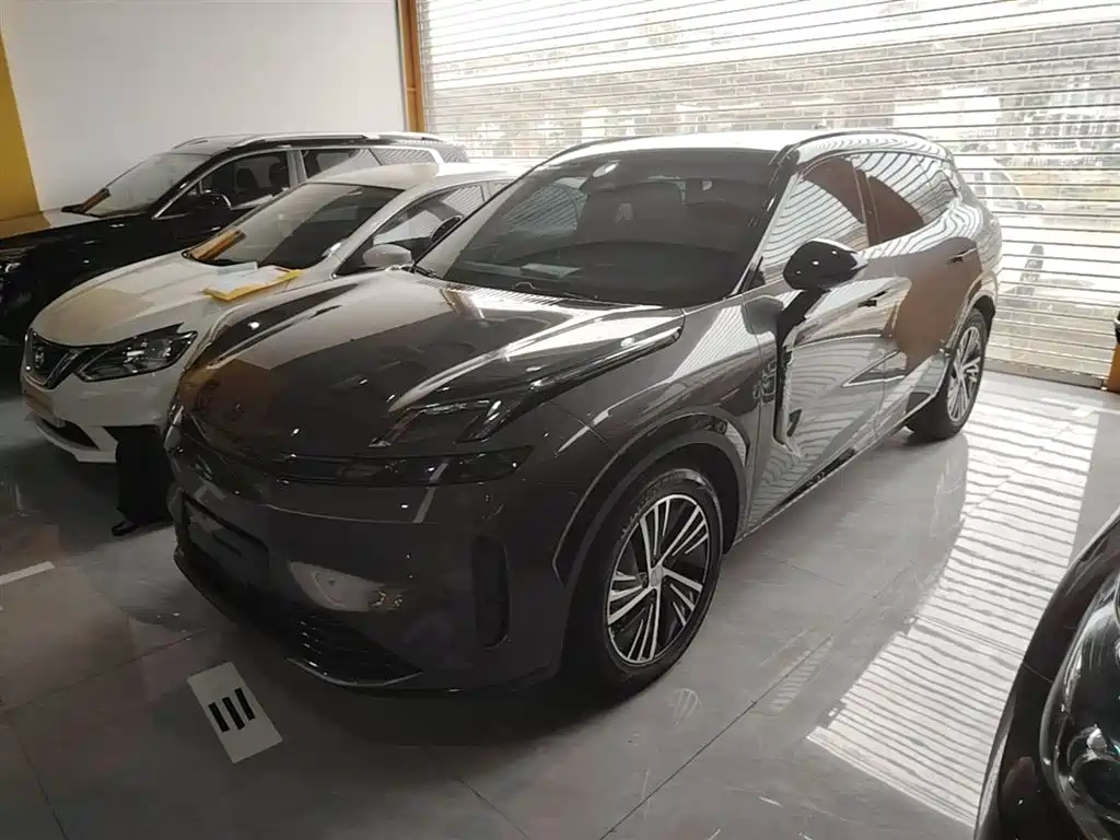 Lynk & Co 08 EM-P 2024