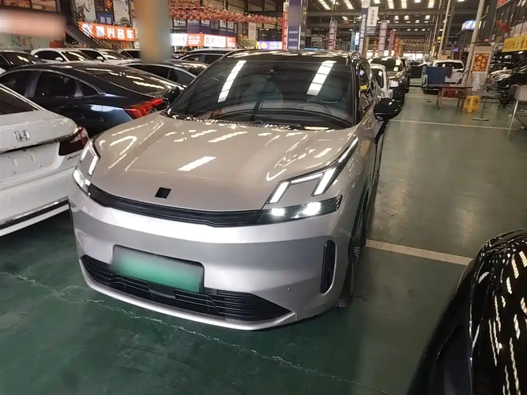 Lynk & Co 08 EM-P 2023