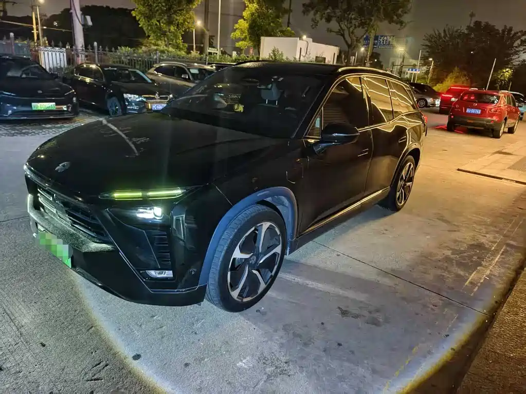 NIO ES8 2021