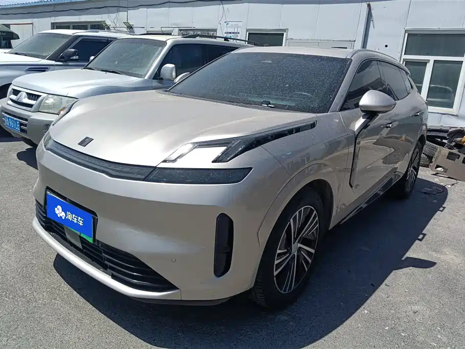 Lynk & Co 08 EM-P 2025