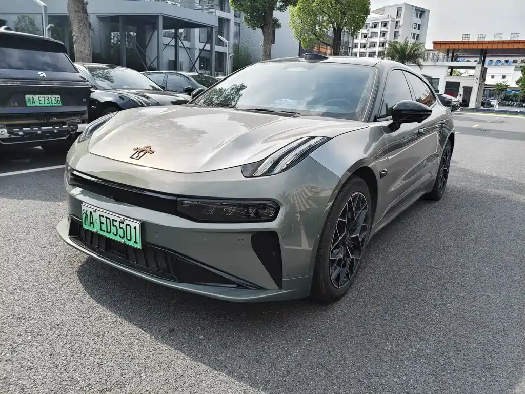 Zeekr 001 2024