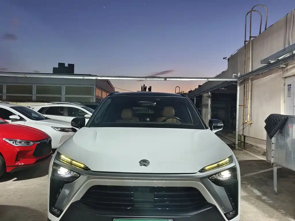 NIO ES8 2021