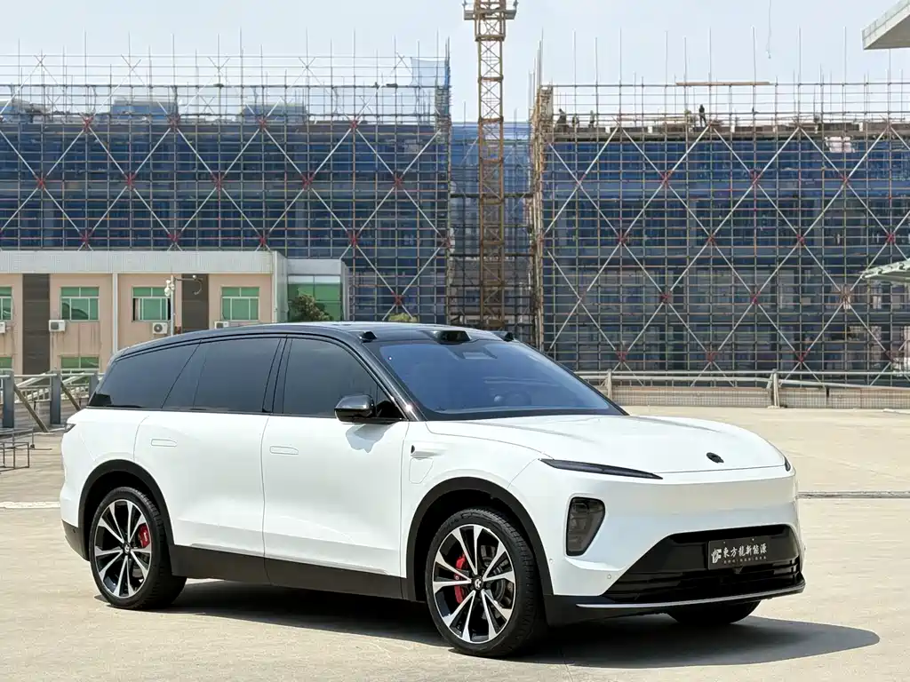 NIO ES8 2024