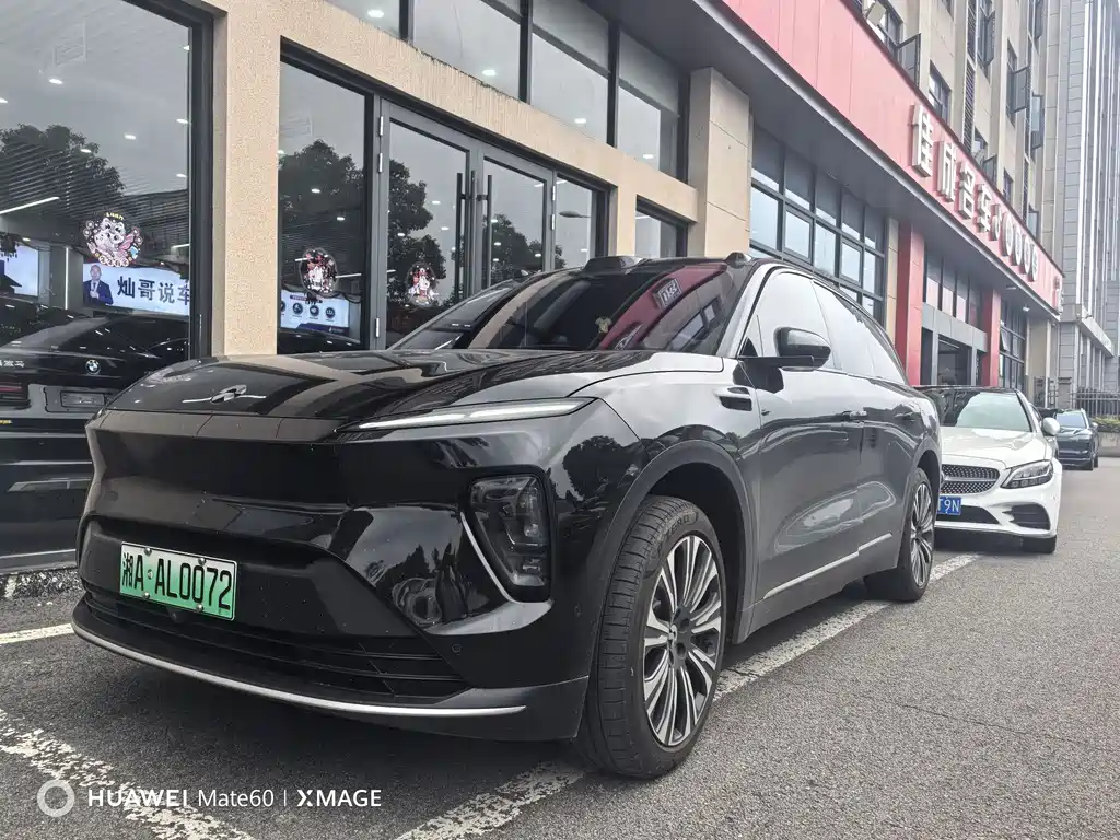 NIO ES8 2025