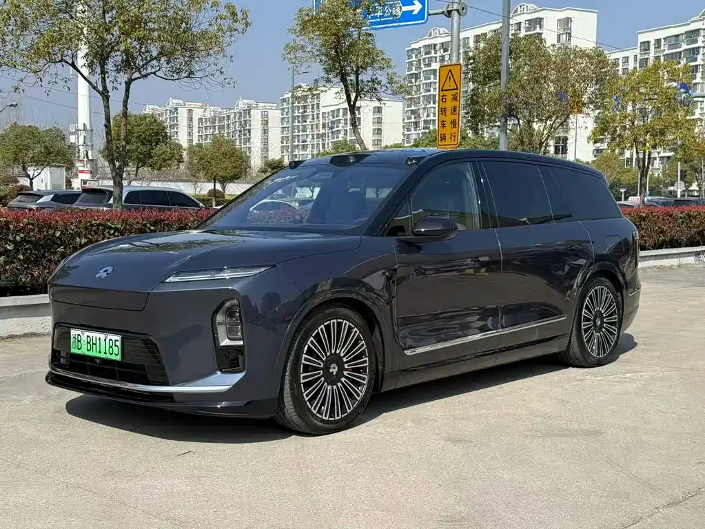 NIO ES8 2025