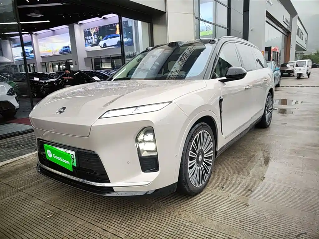 NIO ES8 2025