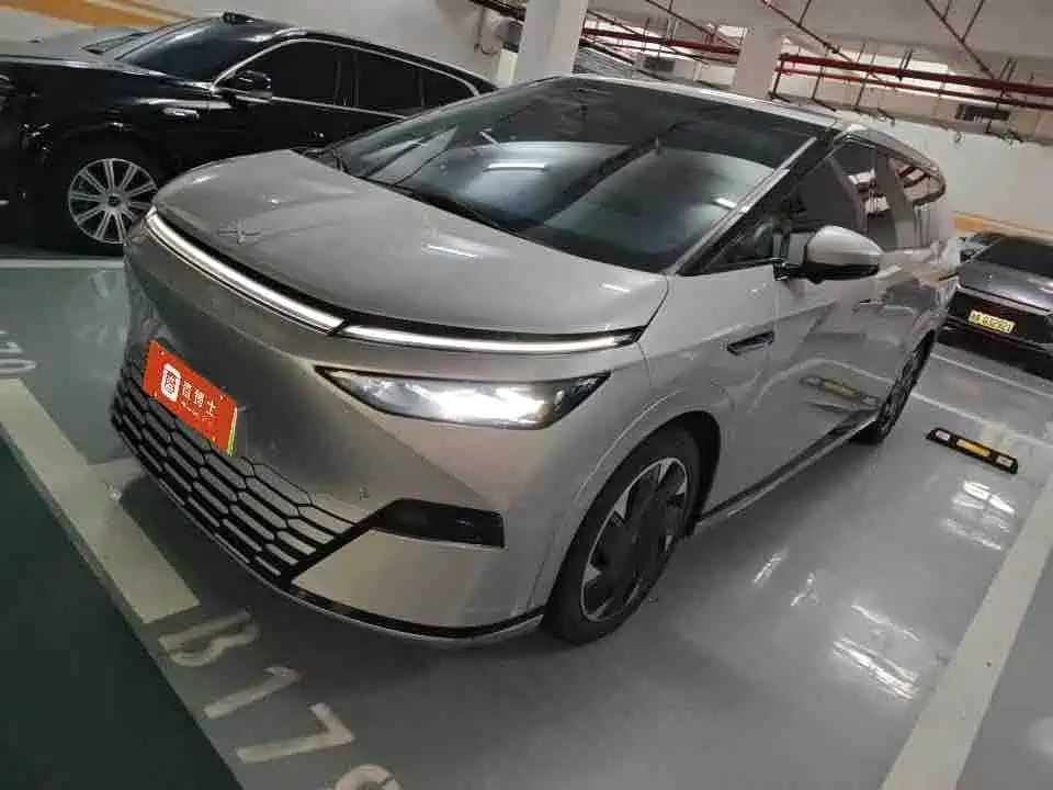 XPENG X9 2025