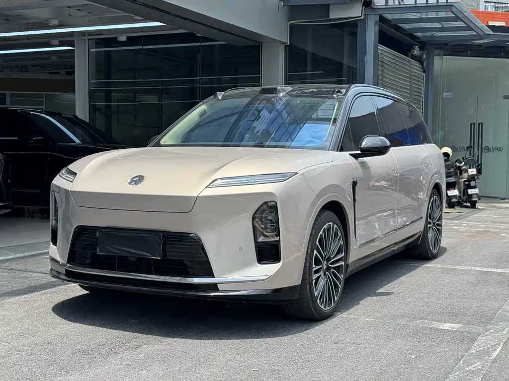NIO ES8 2025