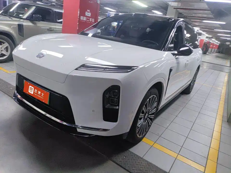 NIO ES8 2025