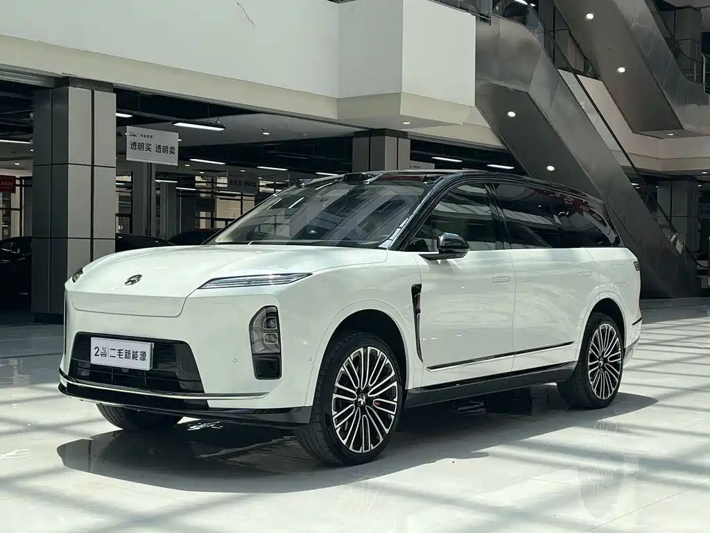 NIO ES8 2025
