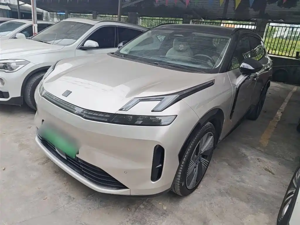 Lynk & Co 08 EM-P 2024