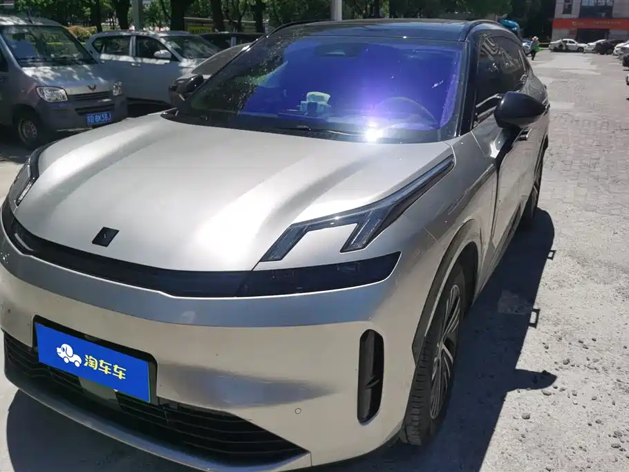 Lynk & Co 08 EM-P 2025