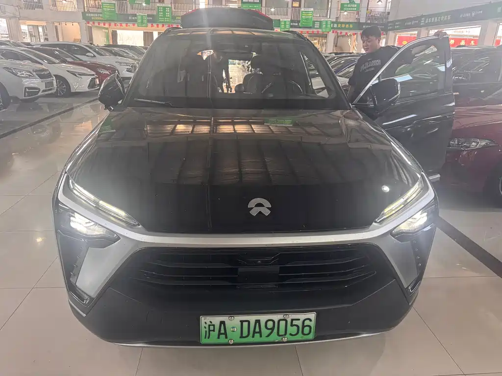 NIO ES8 2021