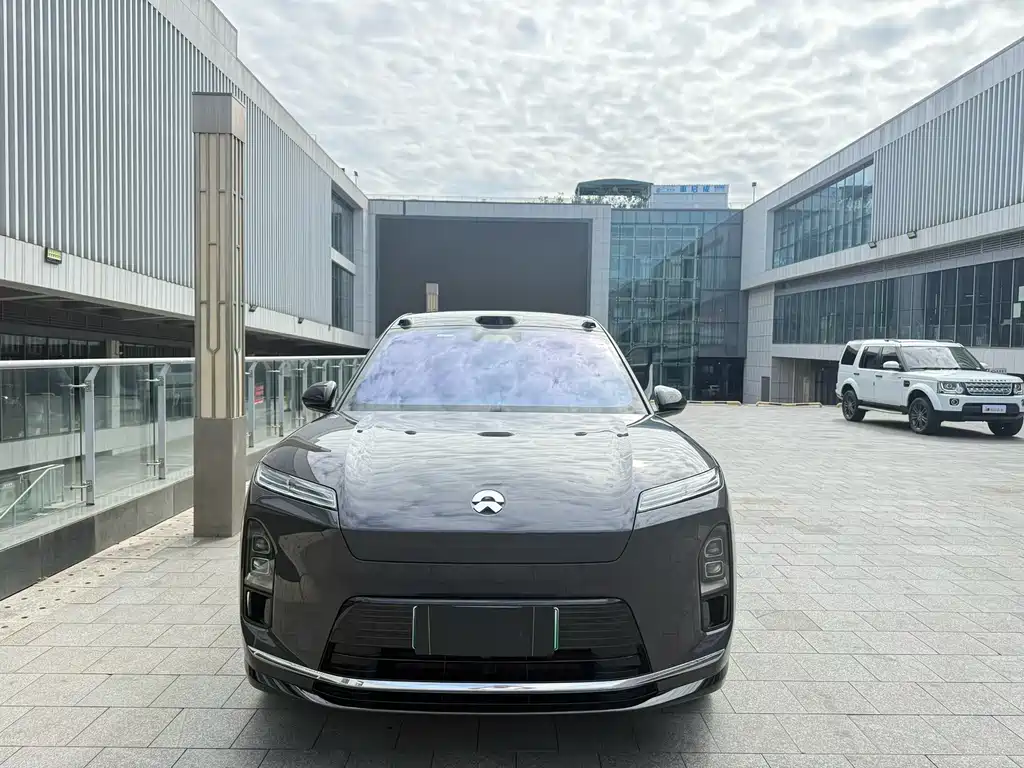 NIO ES8 2025
