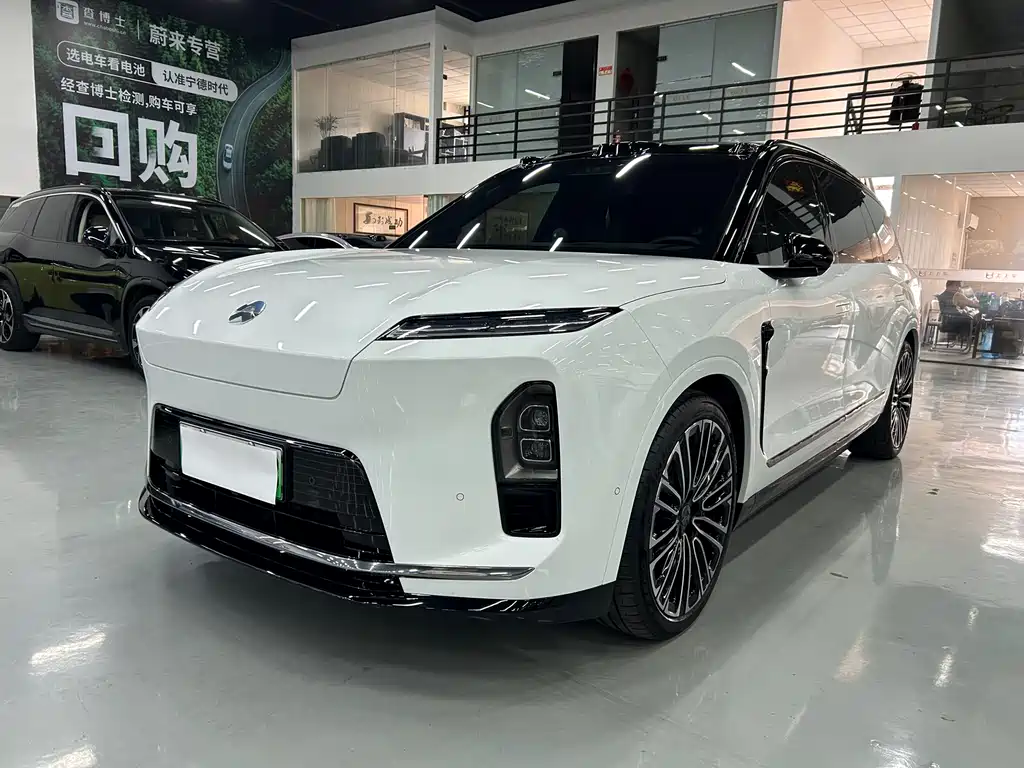 NIO ES8 2025