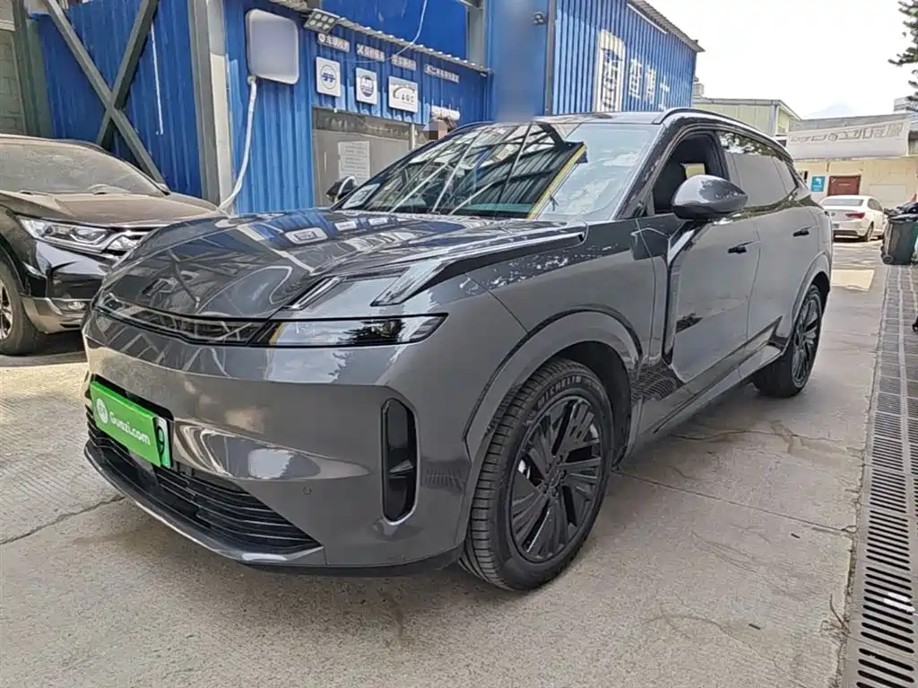 Lynk & Co 08 EM-P 2025
