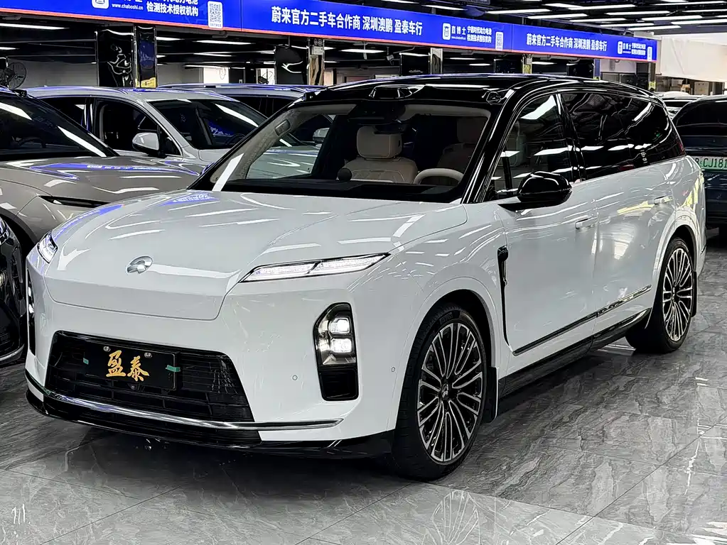 NIO ES8 2025