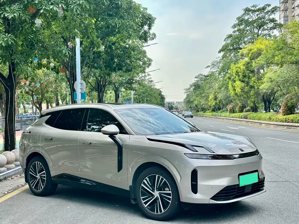 Lynk & Co 08 EM-P 2023