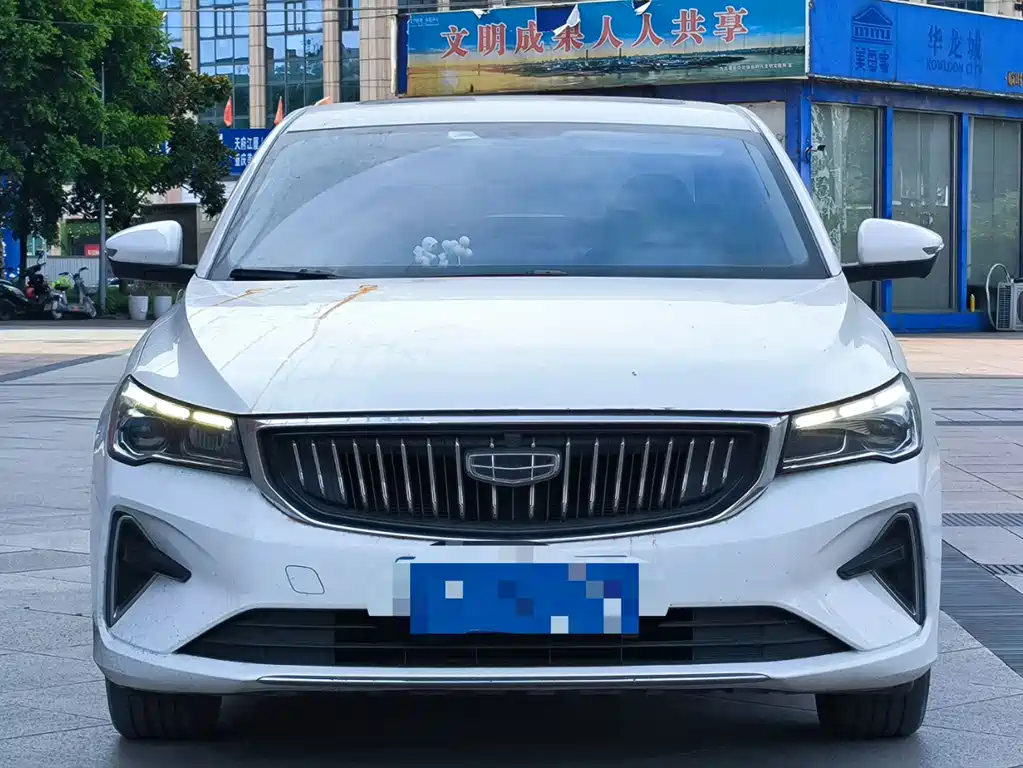 Geely Emgrand 2022