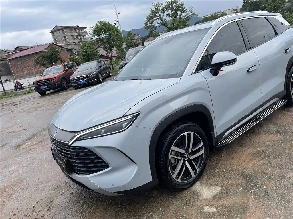 BYD L DM-i 2025