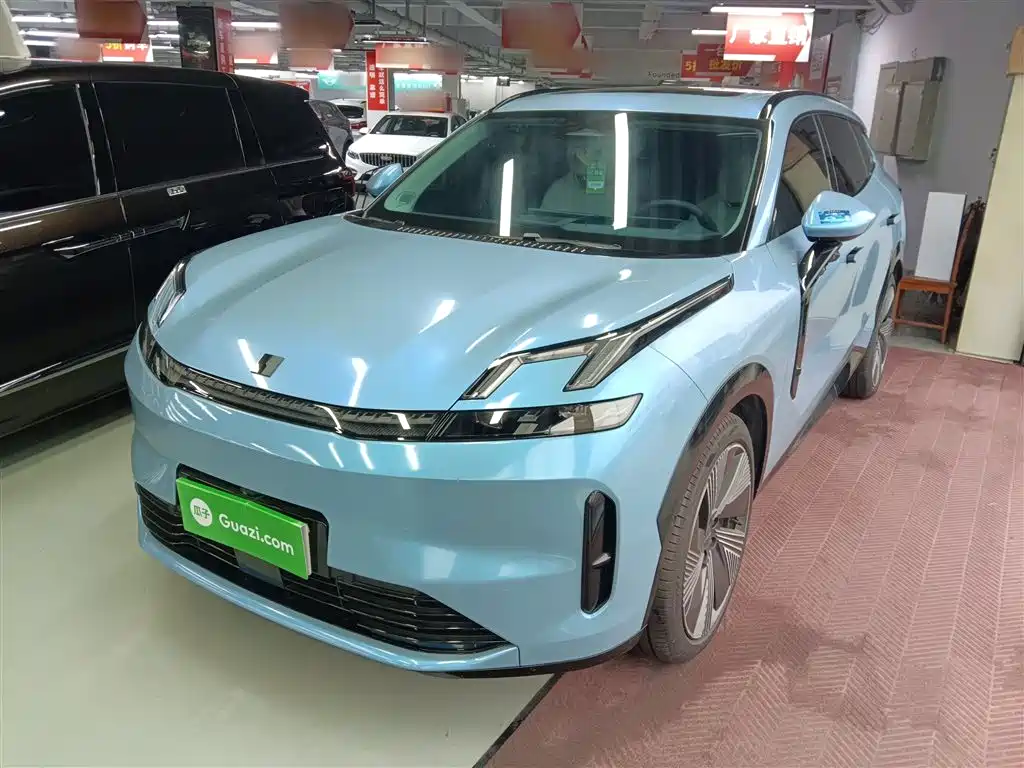 Lynk & Co 08 EM-P 2023