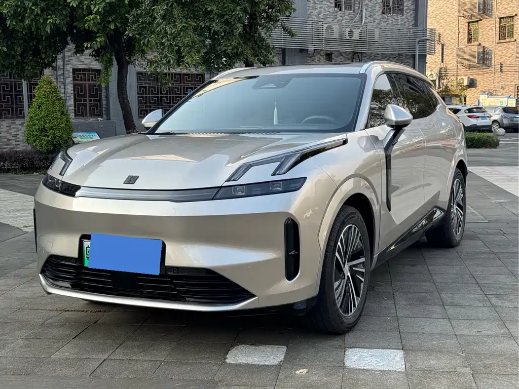 Lynk & Co 08 EM-P 2025