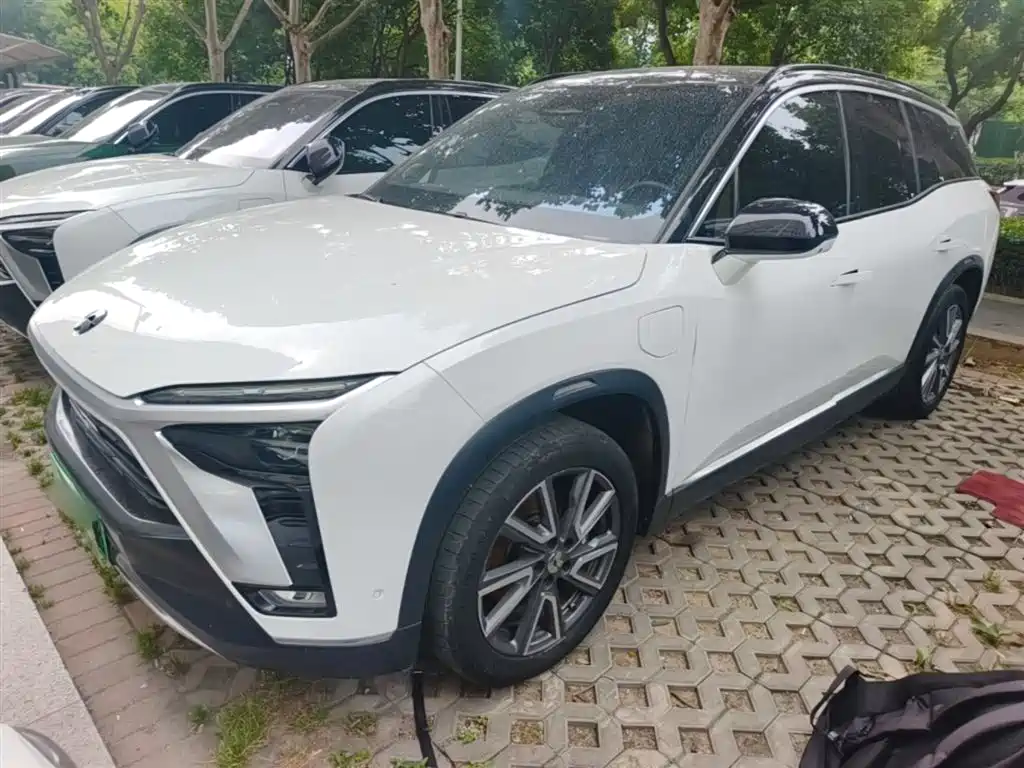 NIO ES8 2021