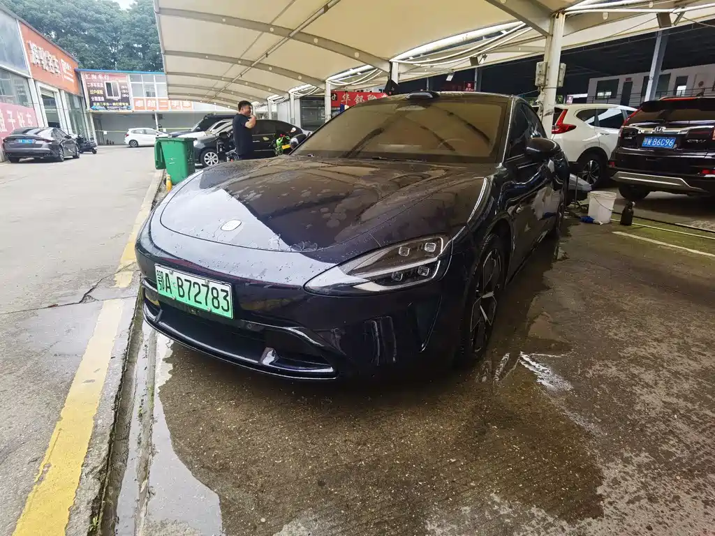 Xiaomi SU7 2024