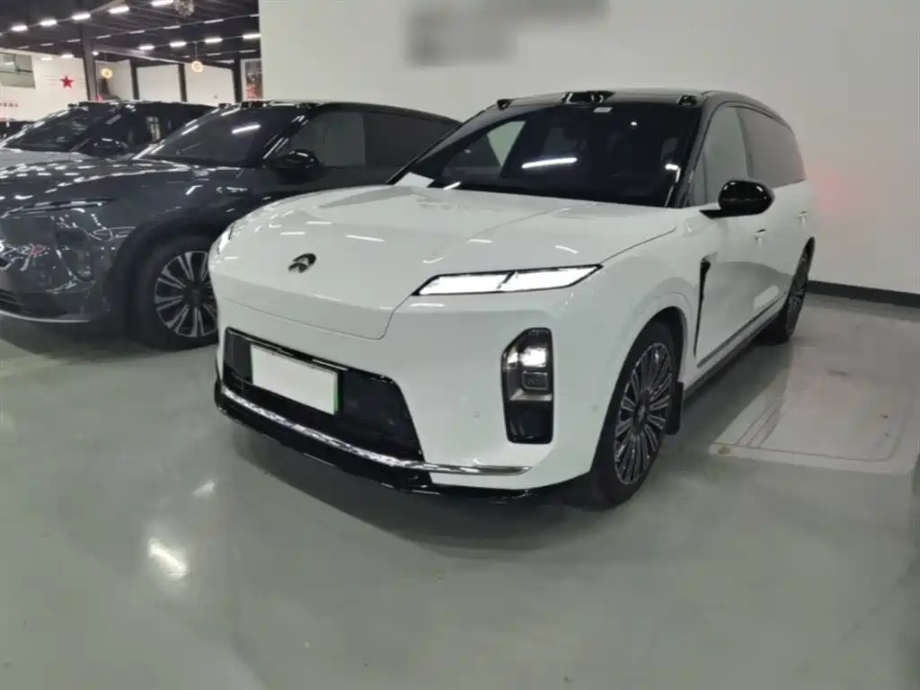 NIO ES8 2025