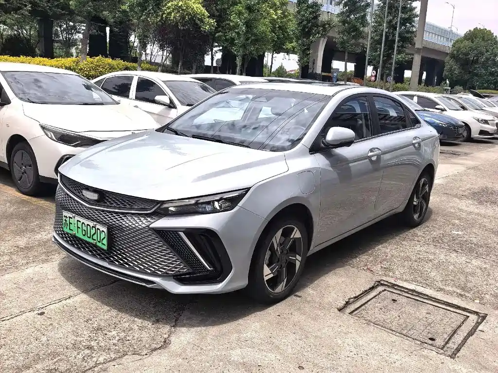 Geely L HiP 2022