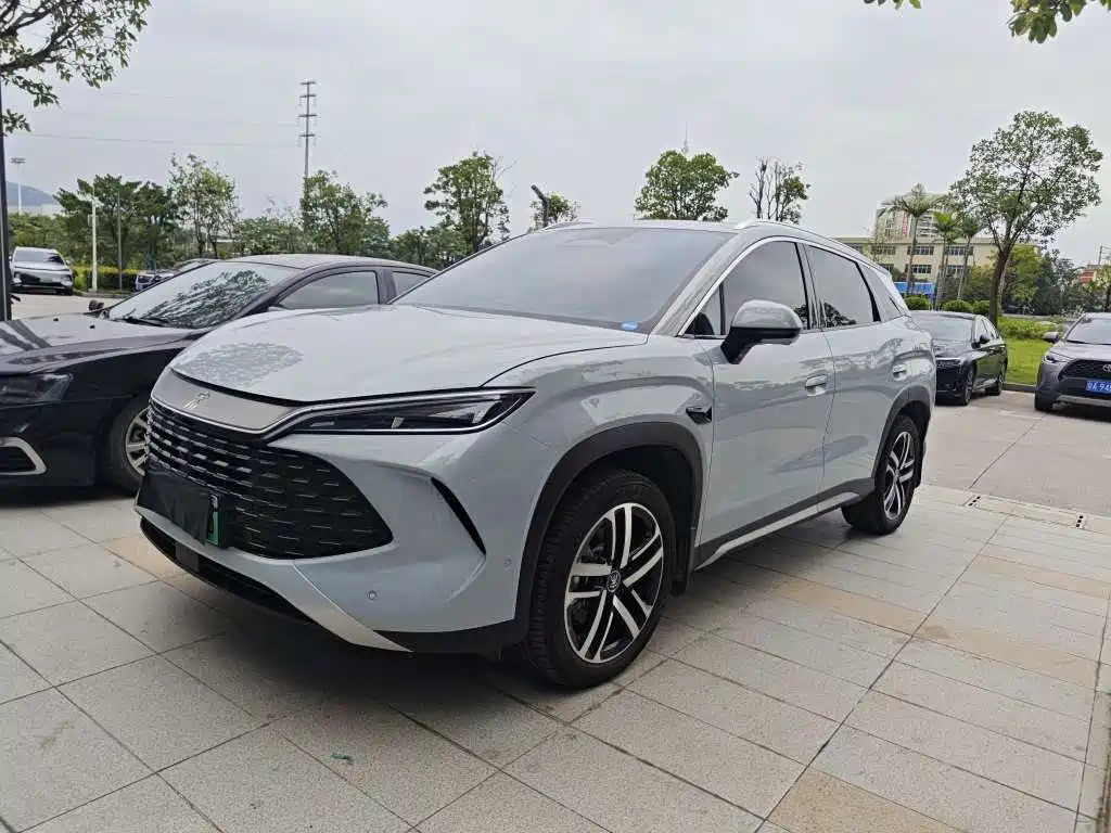 BYD L DM-i 2025