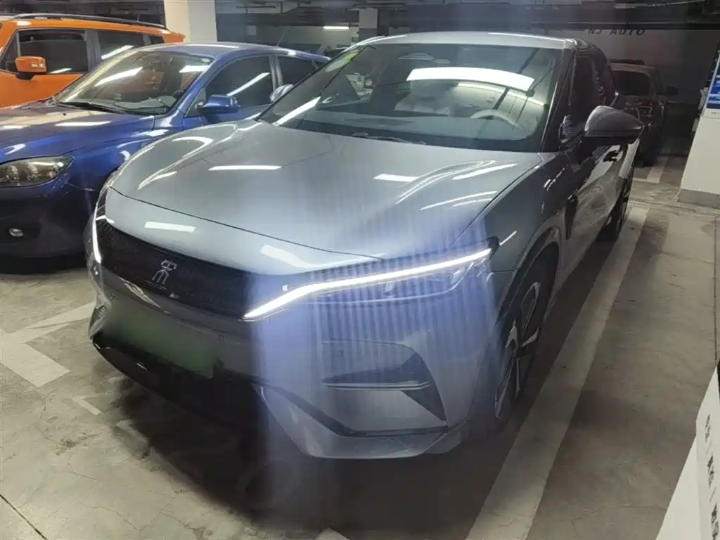 BYD L EV 2025