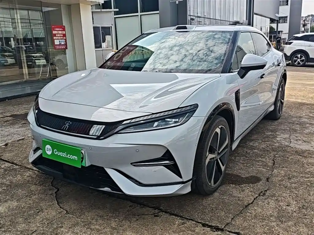BYD L EV 2025