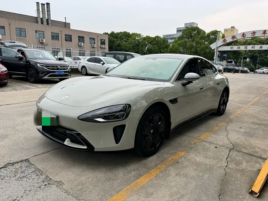 Xiaomi SU7 2024