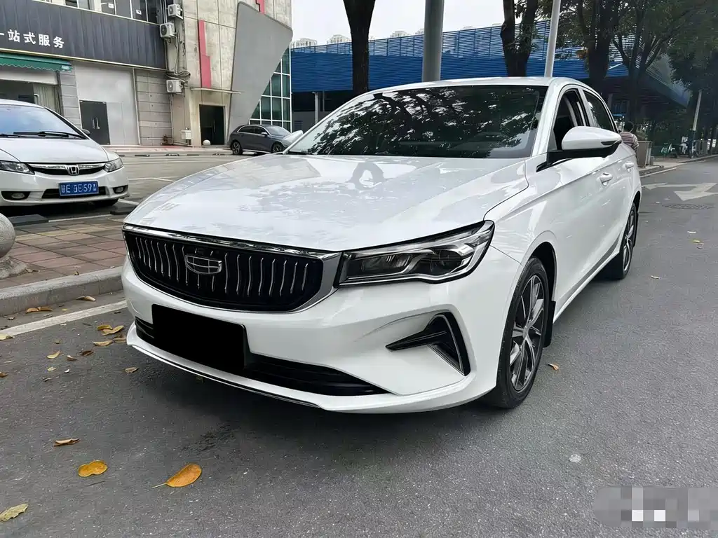 Geely Emgrand 2023
