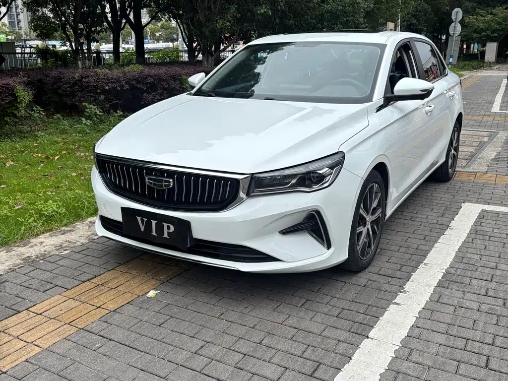 Geely Emgrand 2022