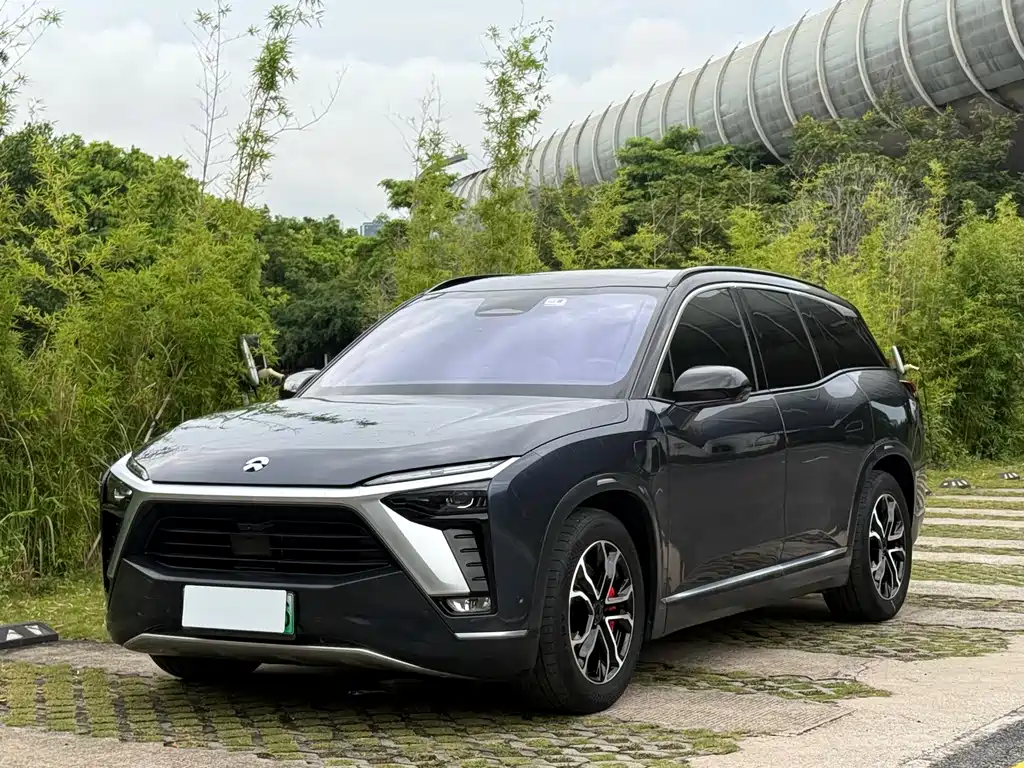 NIO ES8 2021