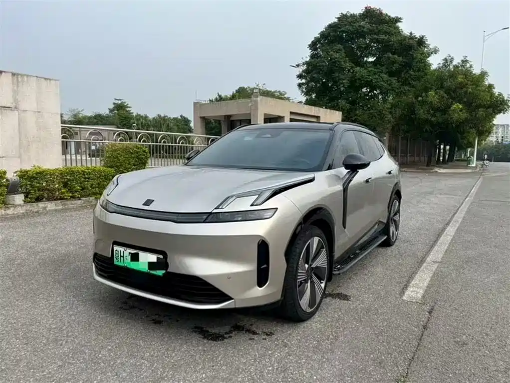 Lynk & Co 08 EM-P 2023