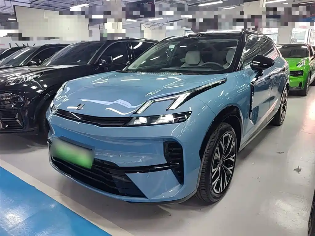 Lynk & Co 08 EM-P 2025